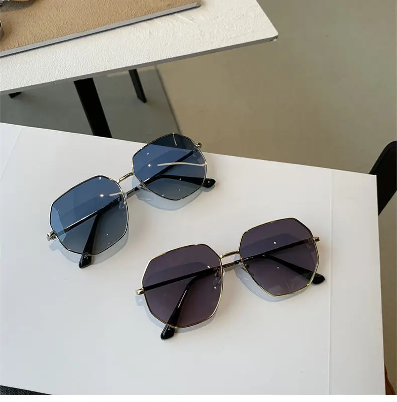 Transparent Blue Sunglasses Unisex Polygonal Metal Driving Sunglasses Korean Style Fashionable Seaside Travel Glasses for Women — feature 11