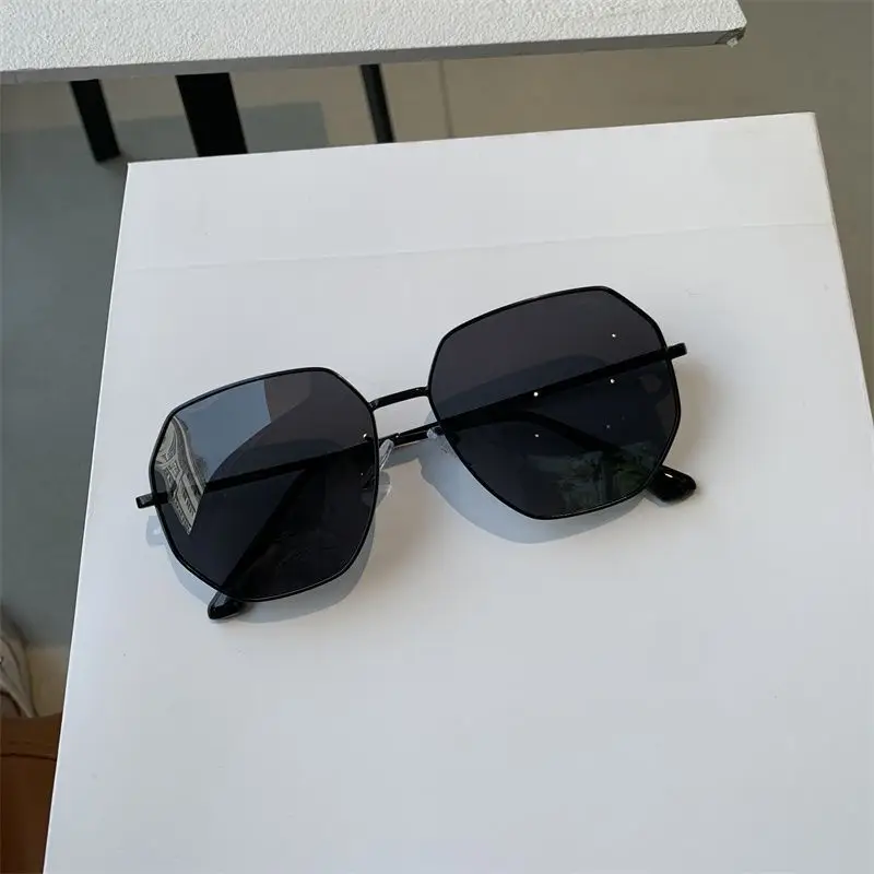 Transparent Blue Sunglasses Unisex Polygonal Metal Driving Sunglasses Korean Style Fashionable Seaside Travel Glasses for Women - Image 2