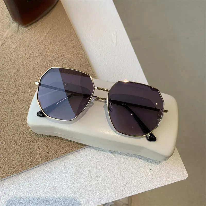 Transparent Blue Sunglasses Unisex Polygonal Metal Driving Sunglasses Korean Style Fashionable Seaside Travel Glasses for Women - Image 3