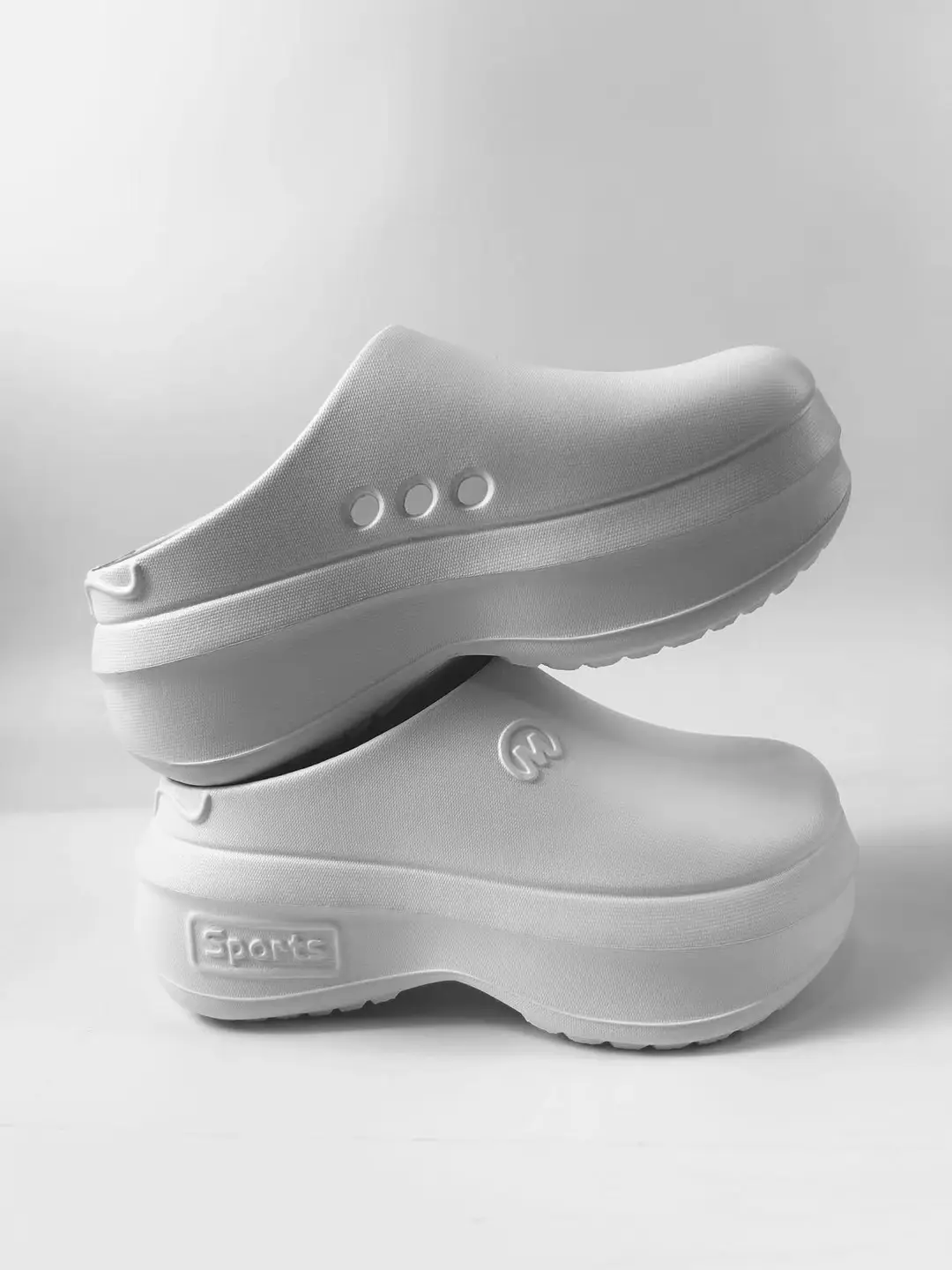 Thick bottom closed toe slippers for women ins lightweight non-slip height increasing chef shoes muffin sports half slippers hole shoes sandals for women - Image 3