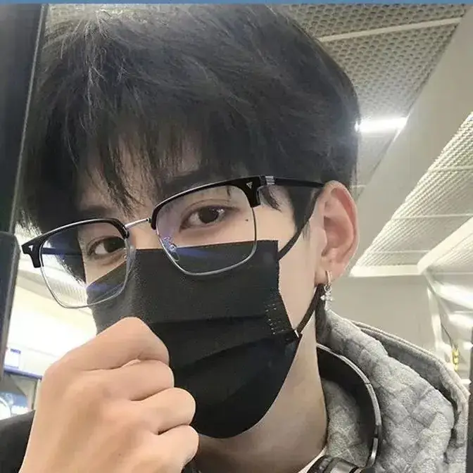 Smart Color Changing Eyeglasses for Men with Anti-Blue Light & Myopia Protection — feature 7
