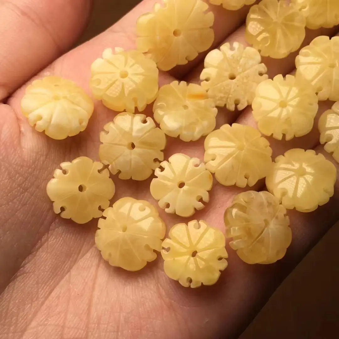 Natural Crocore Wax Carved Chicken Oil Yellow - Image 2