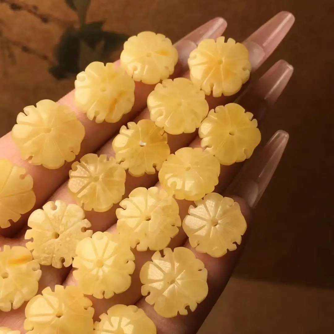 Natural Crocore Wax Carved Chicken Oil Yellow - Image 4