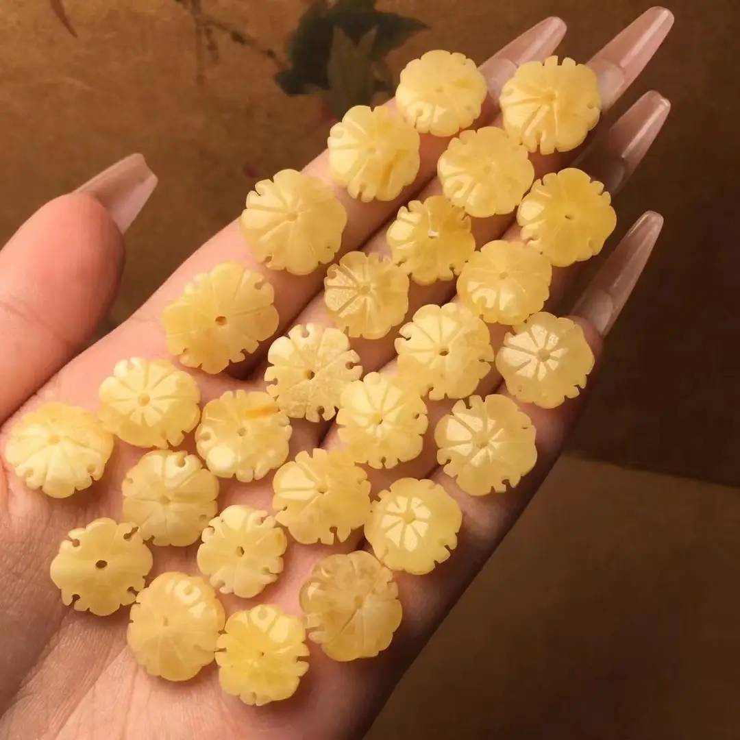 Natural Crocore Wax Carved Chicken Oil Yellow — feature 3