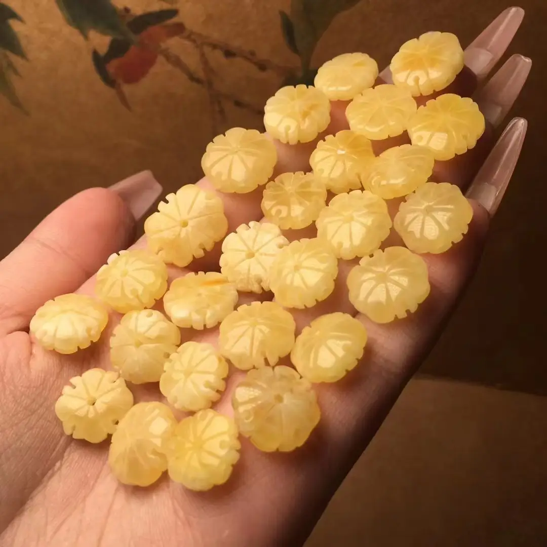 Natural Crocore Wax Carved Chicken Oil Yellow — feature 4