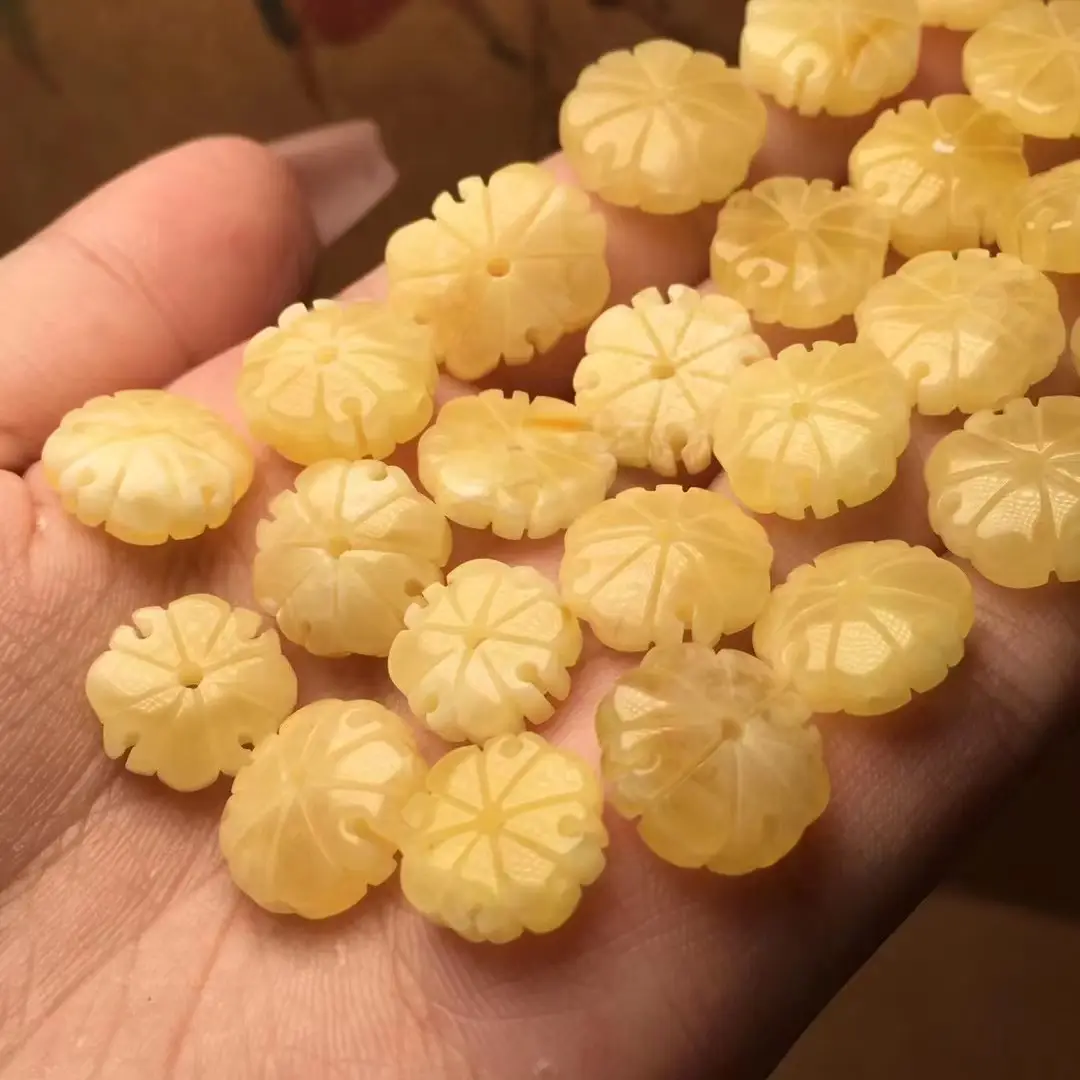 Natural Crocore Wax Carved Chicken Oil Yellow — feature 8