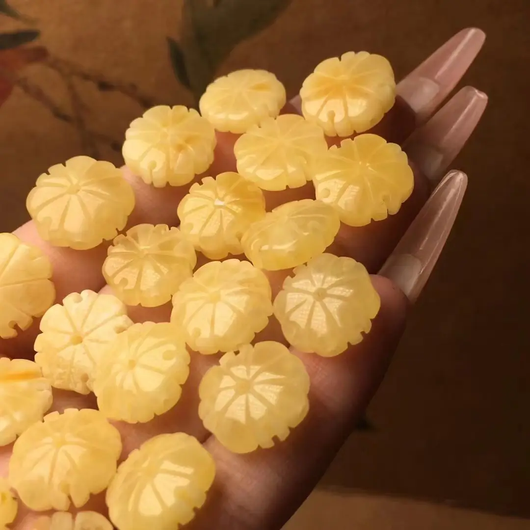 Natural Crocore Wax Carved Chicken Oil Yellow — feature 9