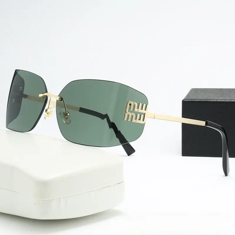 Women Y2K Sunglasses with Curved Lenses & Gold Frame - Image 3