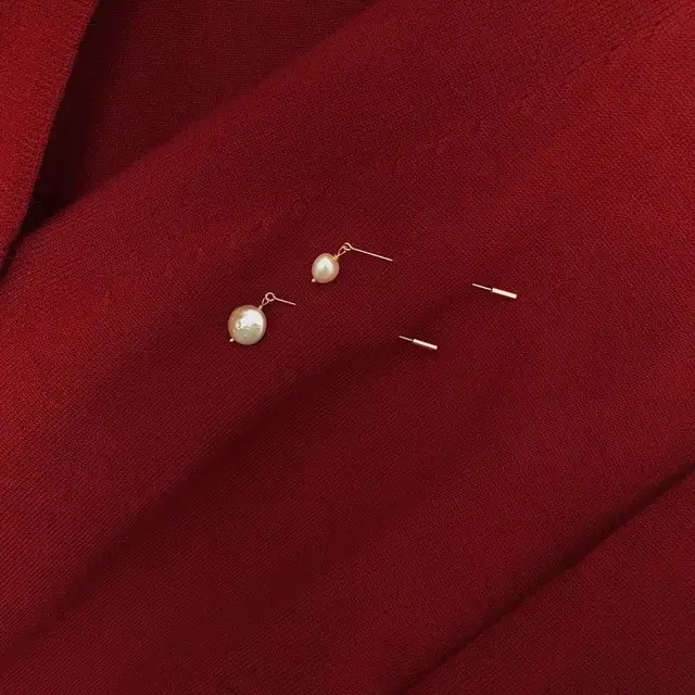 Woolen Coat Pearl Brooch Minimalist French Design - Image 3