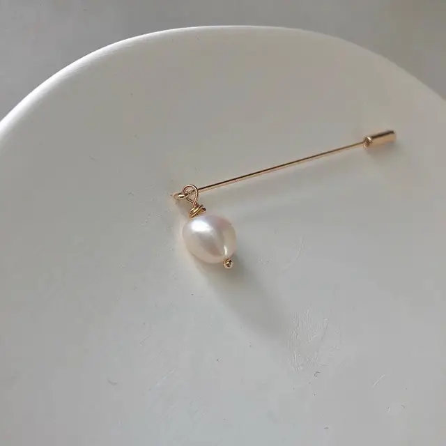 Woolen Coat Pearl Brooch Minimalist French Design - Image 4