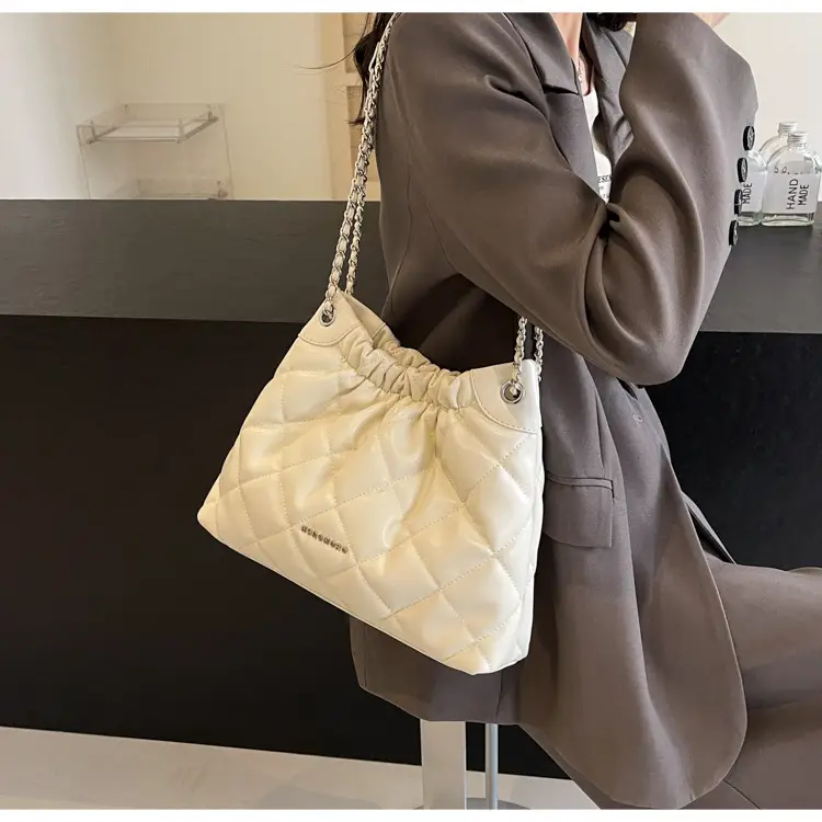 Women Rhombus Chain Bucket Bag Cream Large Capacity — feature 17