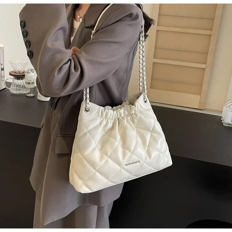 Women Rhombus Chain Bucket Bag Cream Large Capacity — feature 19