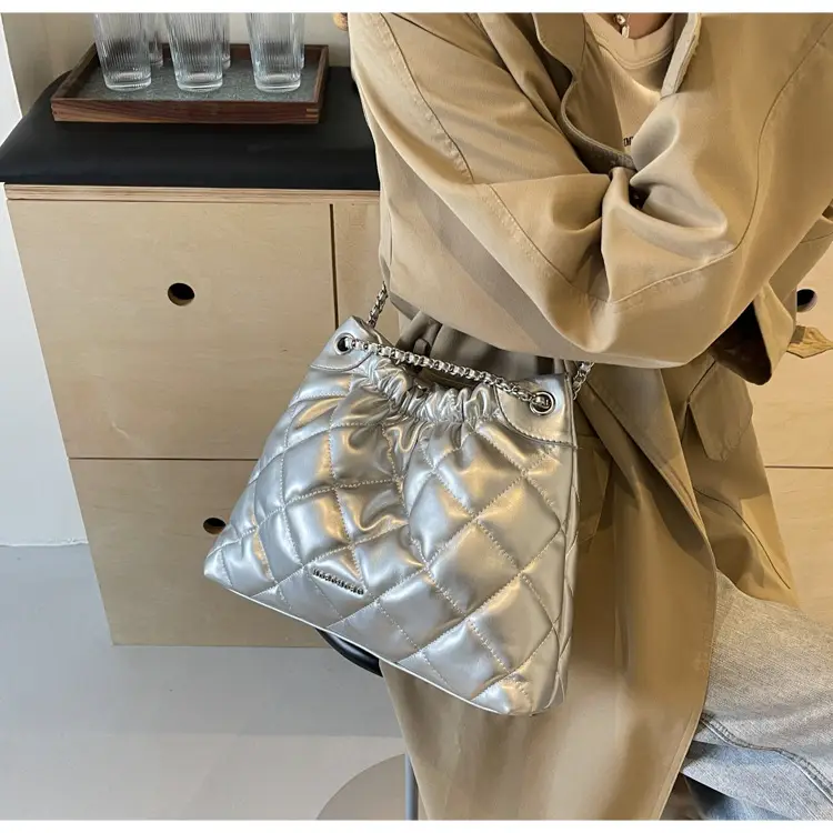 Women Rhombus Chain Bucket Bag Cream Large Capacity — feature 8