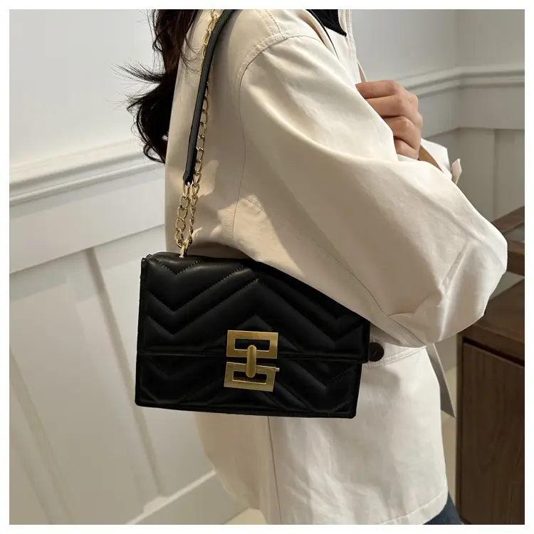 White Chain Crossbody Bag for Women 2024 — feature 7