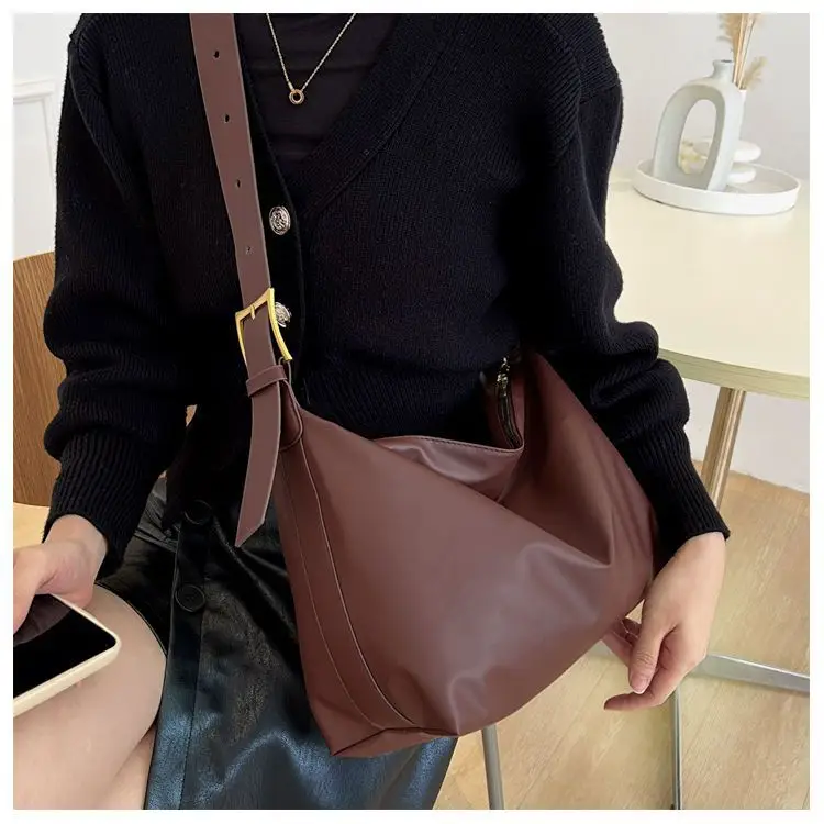 Women's Large Capacity Korean Style Shoulder Bag Brown — feature 11