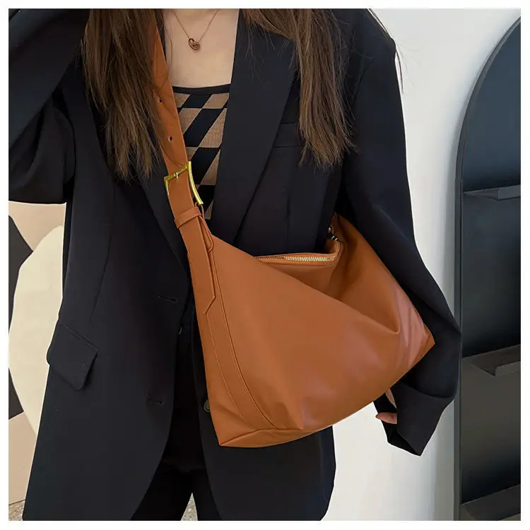 Women's Large Capacity Korean Style Shoulder Bag Brown — feature 17