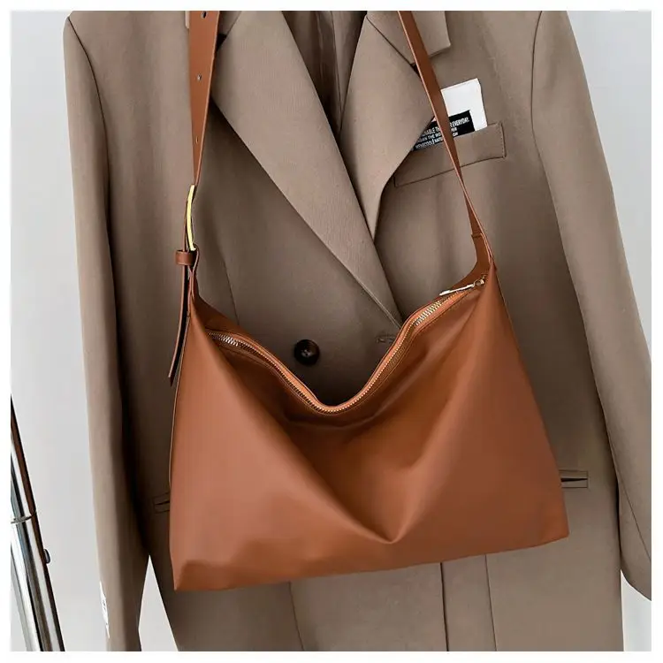 Women's Large Capacity Korean Style Shoulder Bag Brown — feature 21