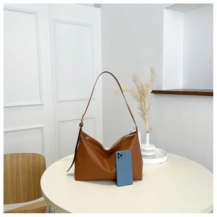 Women's Large Capacity Korean Style Shoulder Bag Brown — feature 29