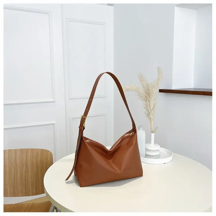 Women's Large Capacity Korean Style Shoulder Bag Brown — feature 30