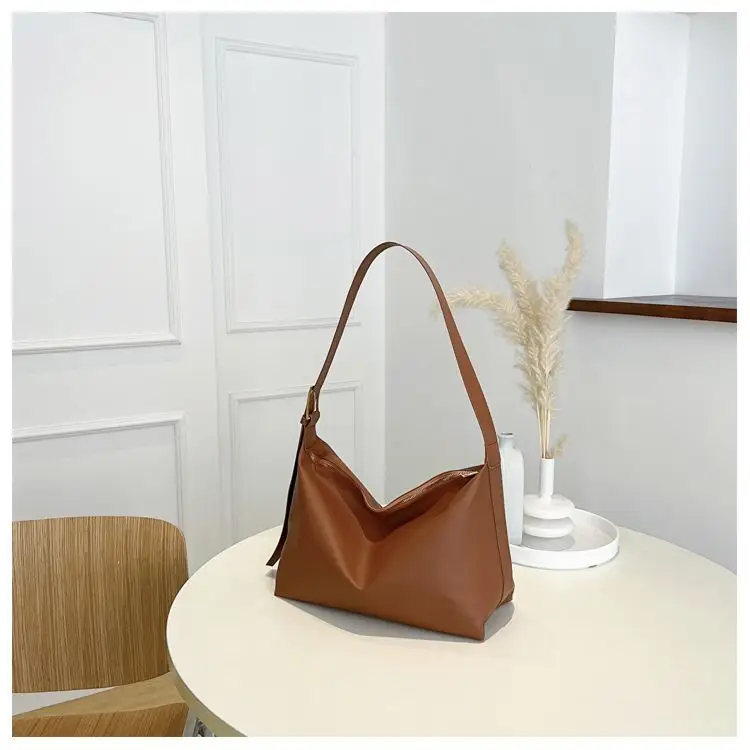 Women's Large Capacity Korean Style Shoulder Bag Brown — feature 31