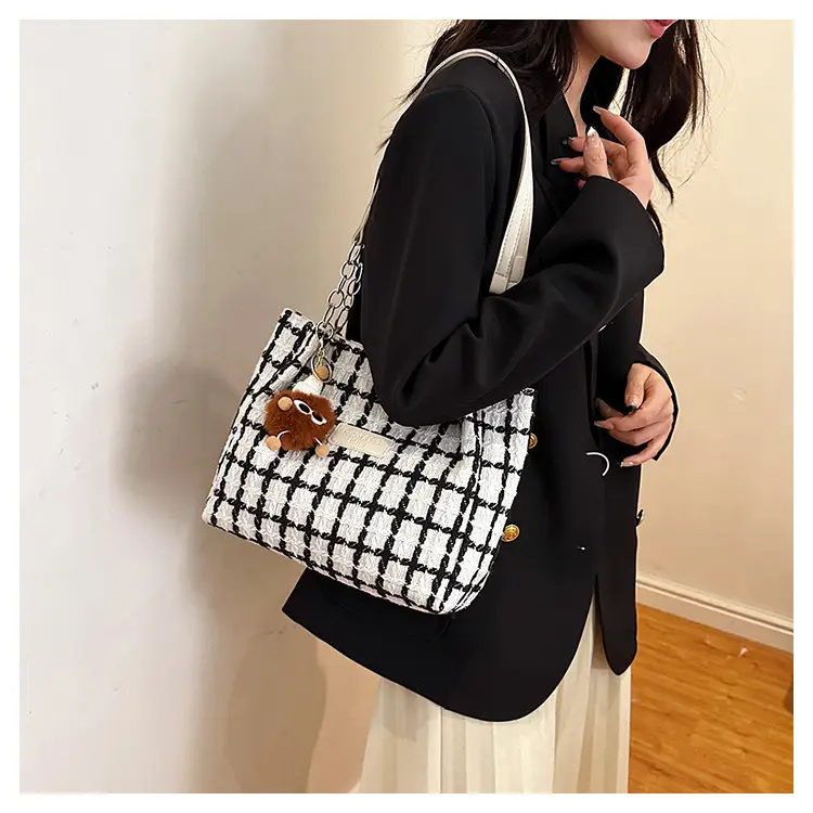 2024 Winter Plaid Shoulder Bag Women Woolen Tote — feature 17