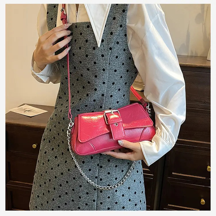 Women's White Chain Crossbody Bag with Chain Strap — feature 18