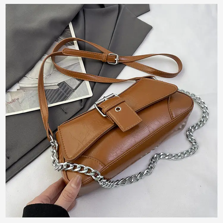 Women's White Chain Crossbody Bag with Chain Strap - Image 3