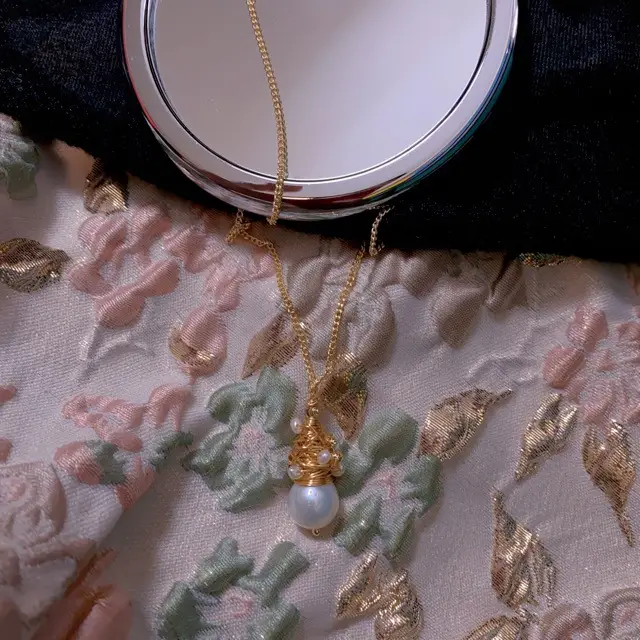 Natural Pearl Necklace with Baroque Design Gold Chain - Image 4