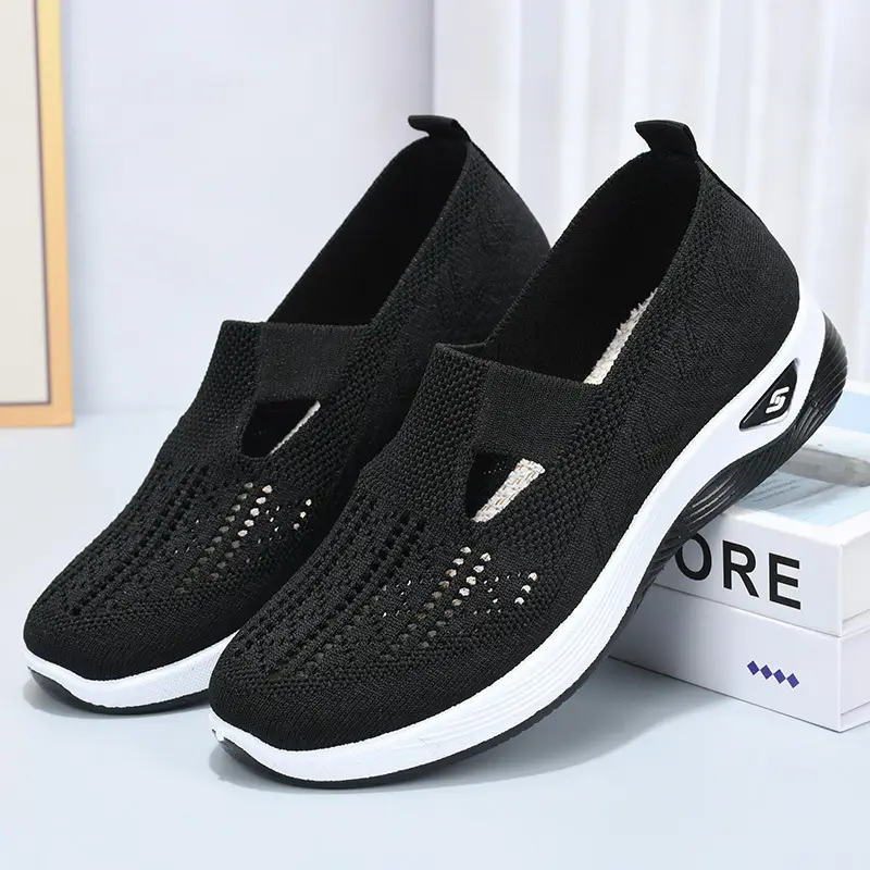 Cloth Shoes for Mothers, Sandals with Non-Slip Soft Soles, Elderly Women's Shoes, Versatile Walking Shoes for Seniors, Comfortable and Not Tiring on the Feet, Fly-Knit Fabric - Image 2
