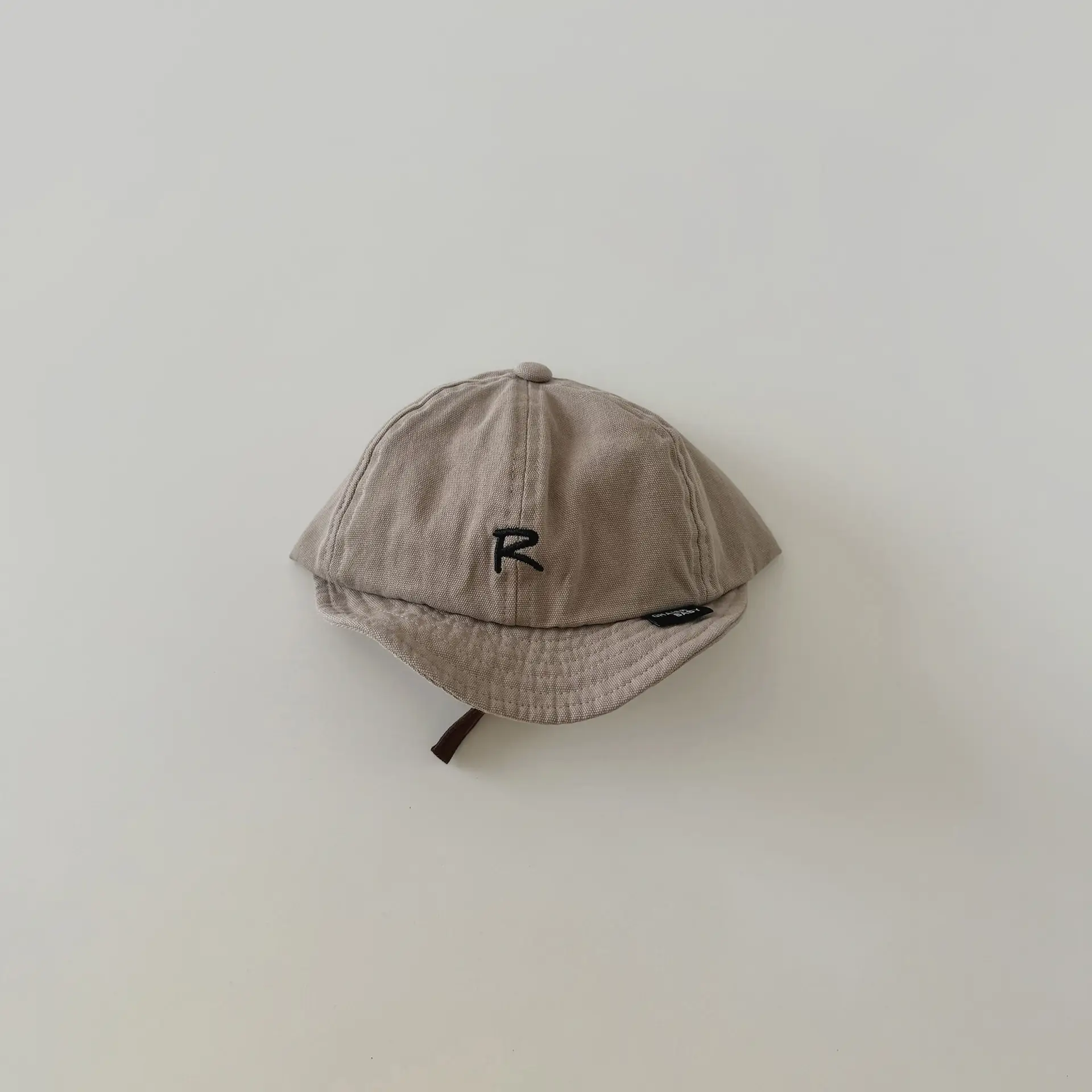 Yipan Baby Hat White 2025 Summer R Letter Ins - Image 5