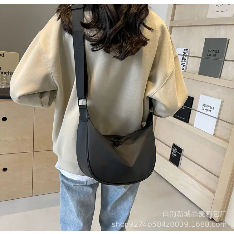 Women's Black Oxford Cloth Shoulder Bag 2026 — feature 1