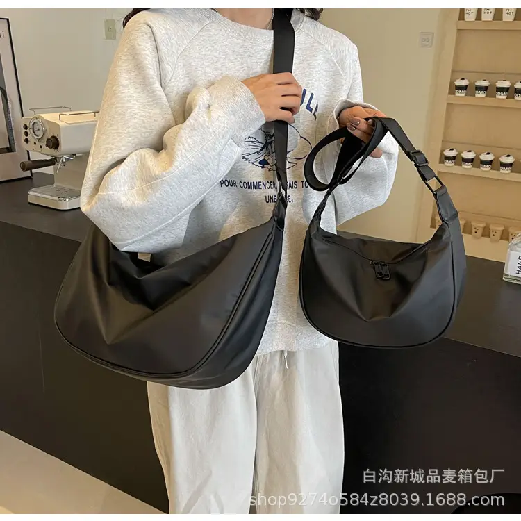 Women's Black Oxford Cloth Shoulder Bag 2026 — feature 11