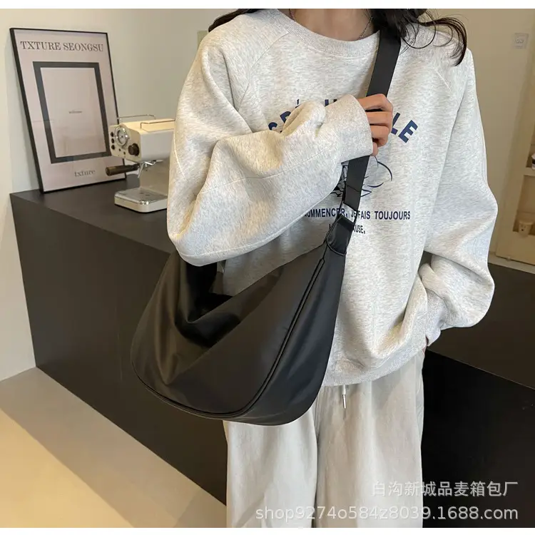 Women's Black Oxford Cloth Shoulder Bag 2026 — feature 12