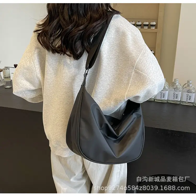 Women's Black Oxford Cloth Shoulder Bag 2026 — feature 15