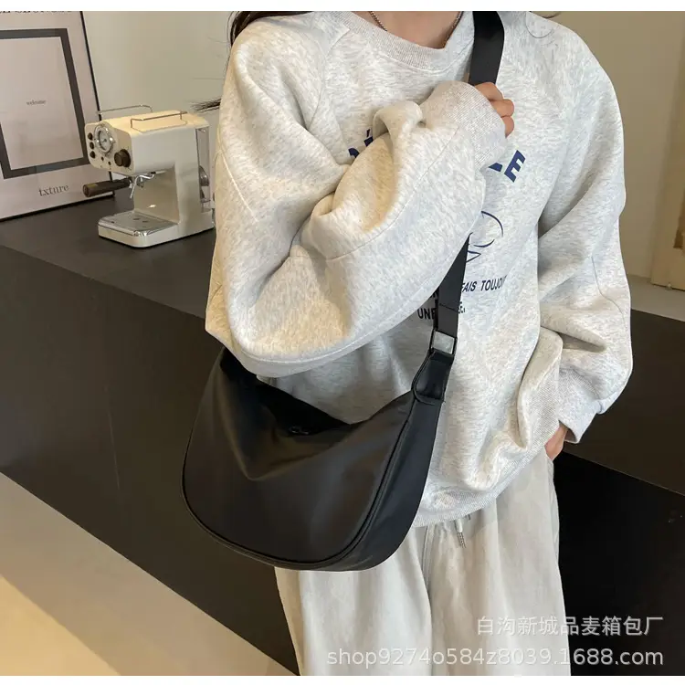 Women's Black Oxford Cloth Shoulder Bag 2026 — feature 16