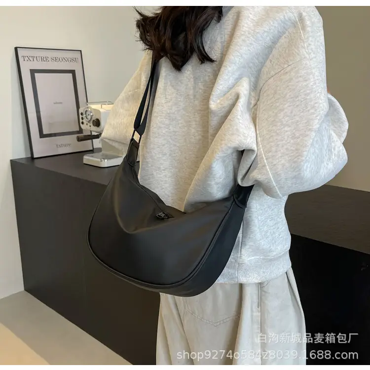 Women's Black Oxford Cloth Shoulder Bag 2026 — feature 17