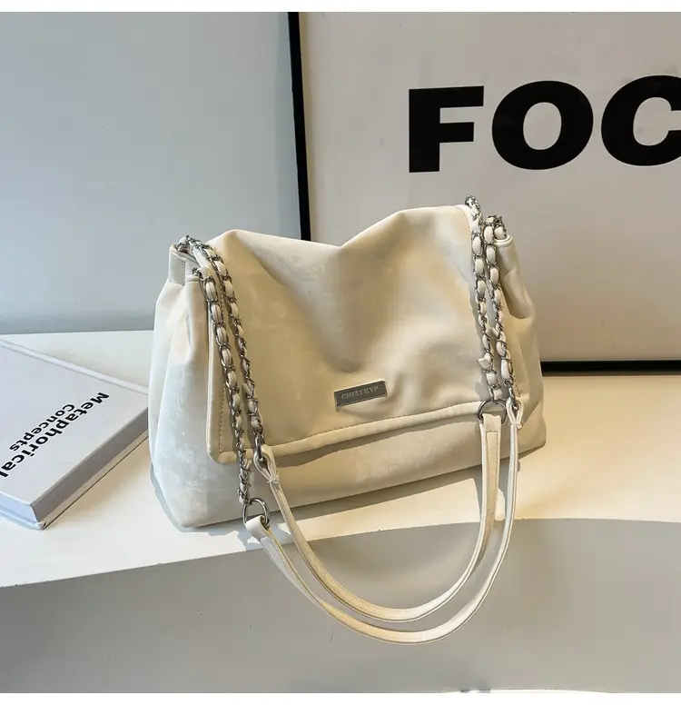 Women's Textured Chain Shoulder Bag Brown 2024