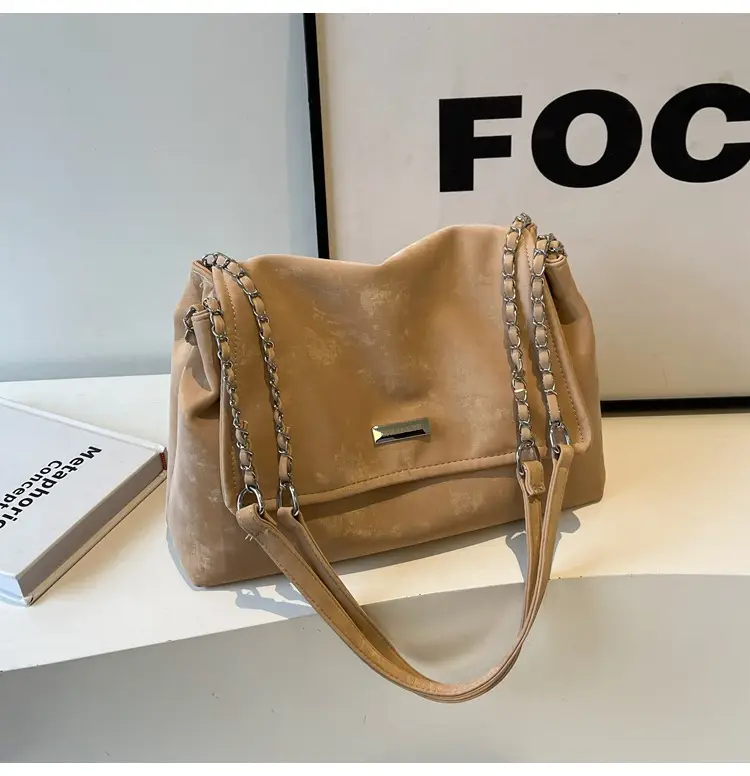 Women's Textured Chain Shoulder Bag Brown 2024