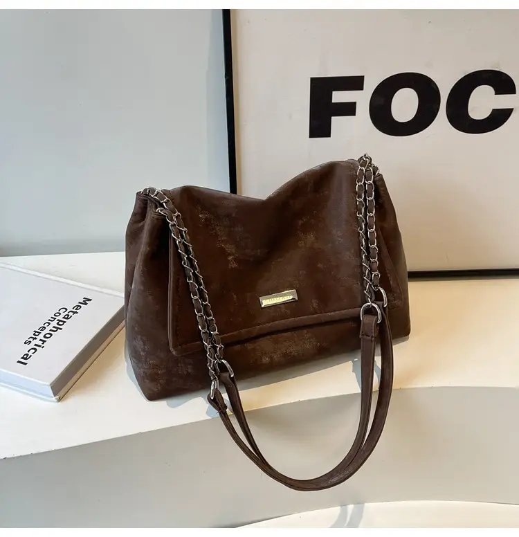 Women's Textured Chain Shoulder Bag Brown 2024
