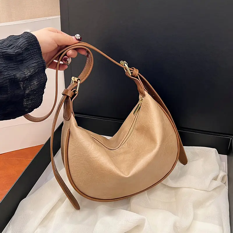 Women's Brown Leather Crossbody Bag with Adjustable Strap - Image 7