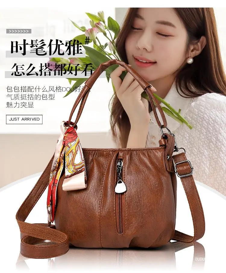 Black Pleated Shoulder Bag for Women 2026 — feature 2