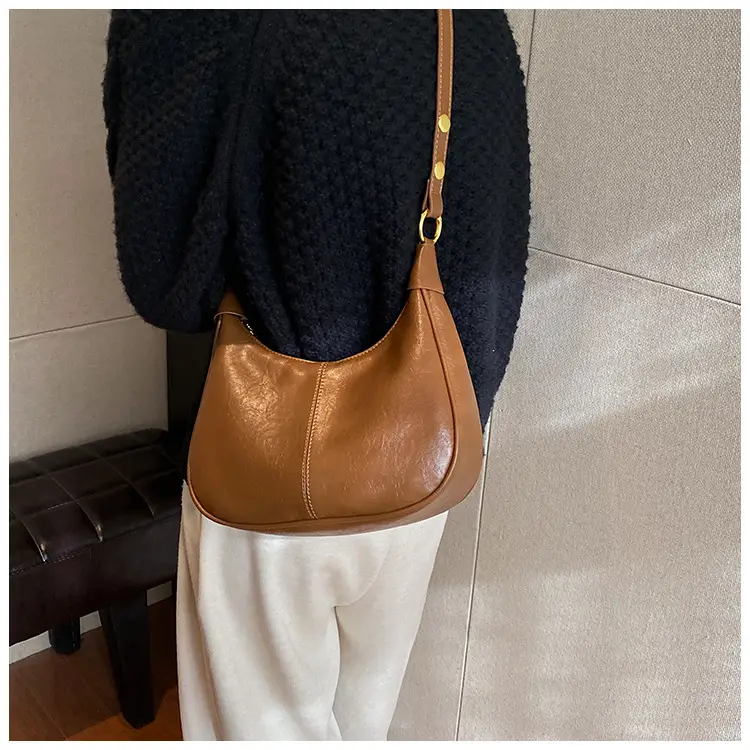 Red Leather Women's Shoulder Bag Large Capacity Crossbody — feature 8