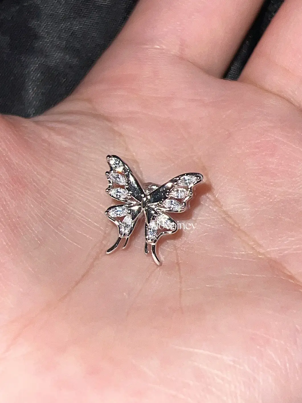 Zircon Butterfly Earrings Super Flash Unique — feature 3