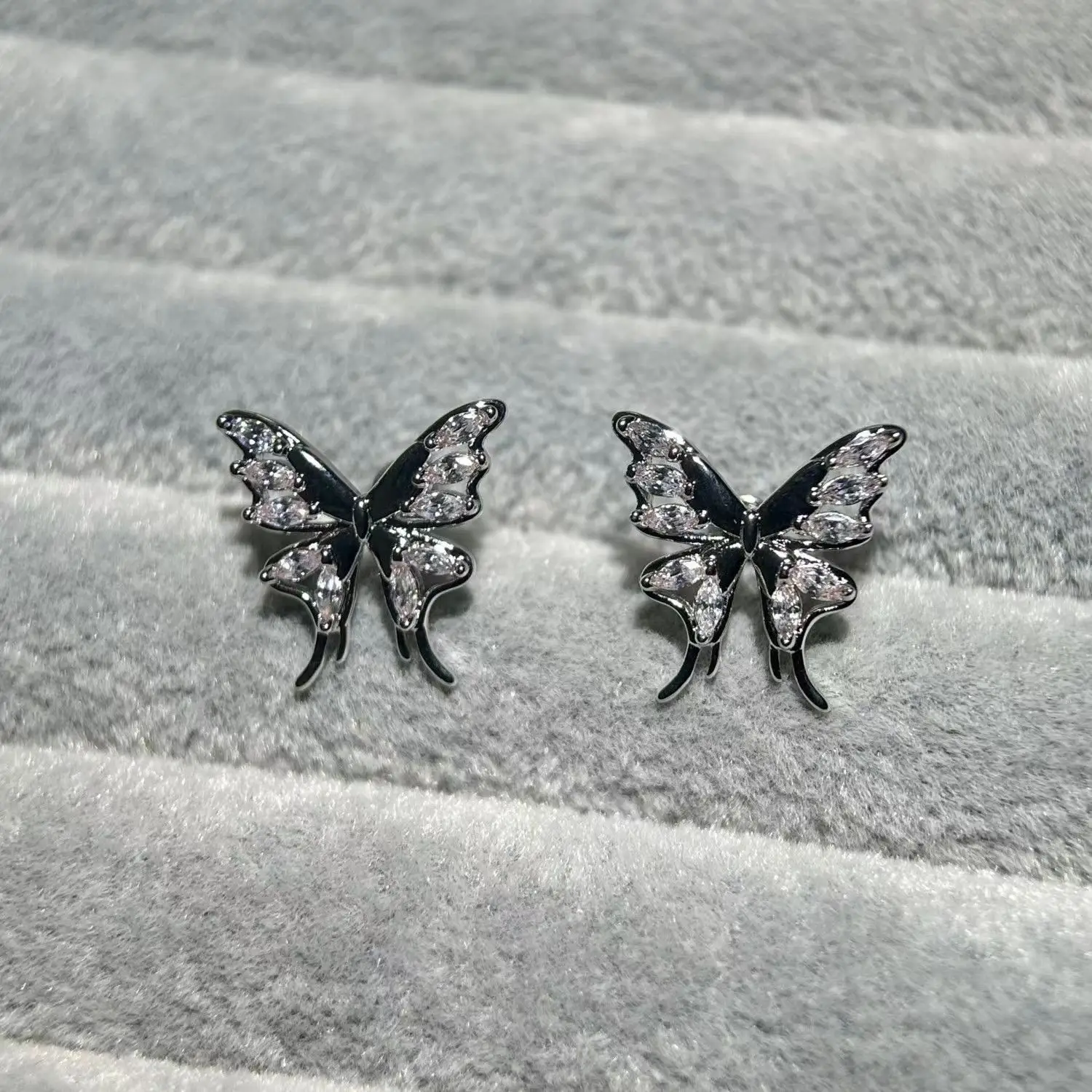 Zircon Butterfly Earrings Super Flash Unique — feature 7