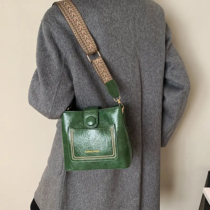 Green Retro Crossbody Bag for Women - Image 8