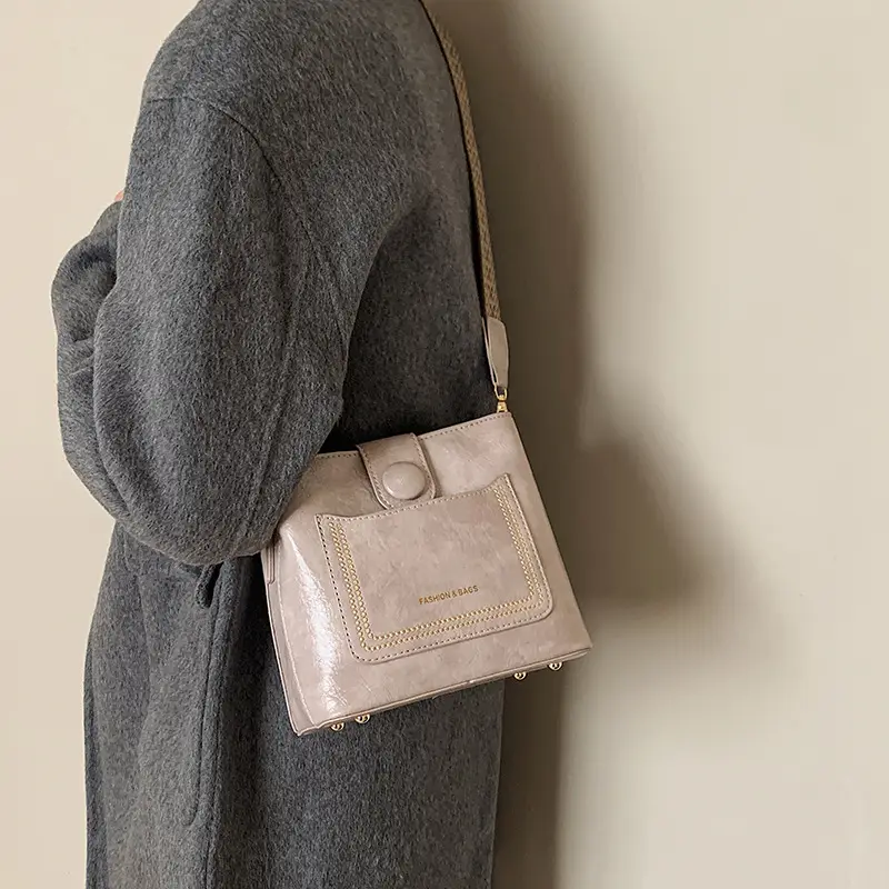 Green Retro Crossbody Bag for Women - Image 9