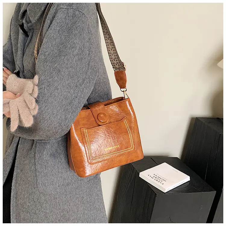 Green Retro Crossbody Bag for Women — feature 10