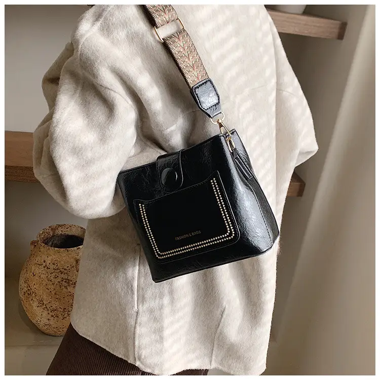 Green Retro Crossbody Bag for Women — feature 12