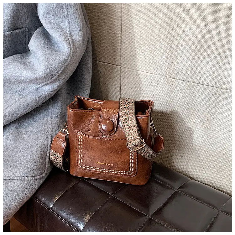 Green Retro Crossbody Bag for Women — feature 14