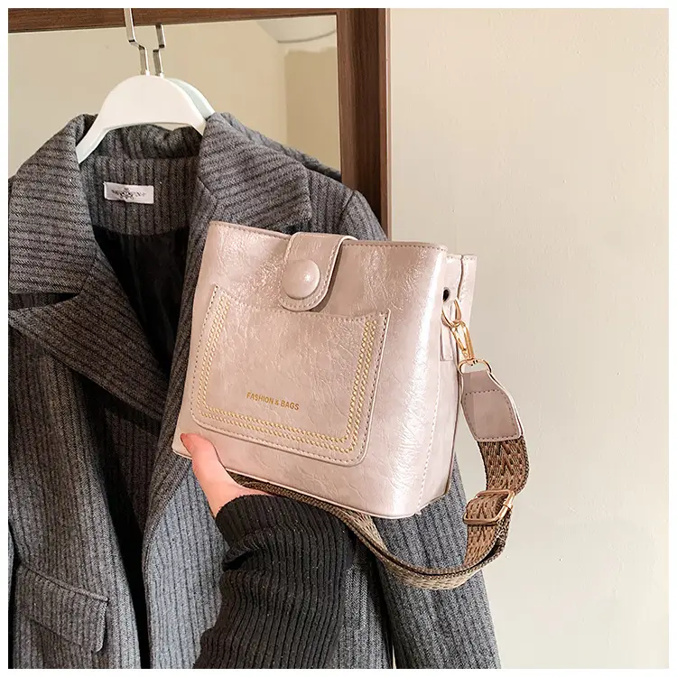 Green Retro Crossbody Bag for Women — feature 19